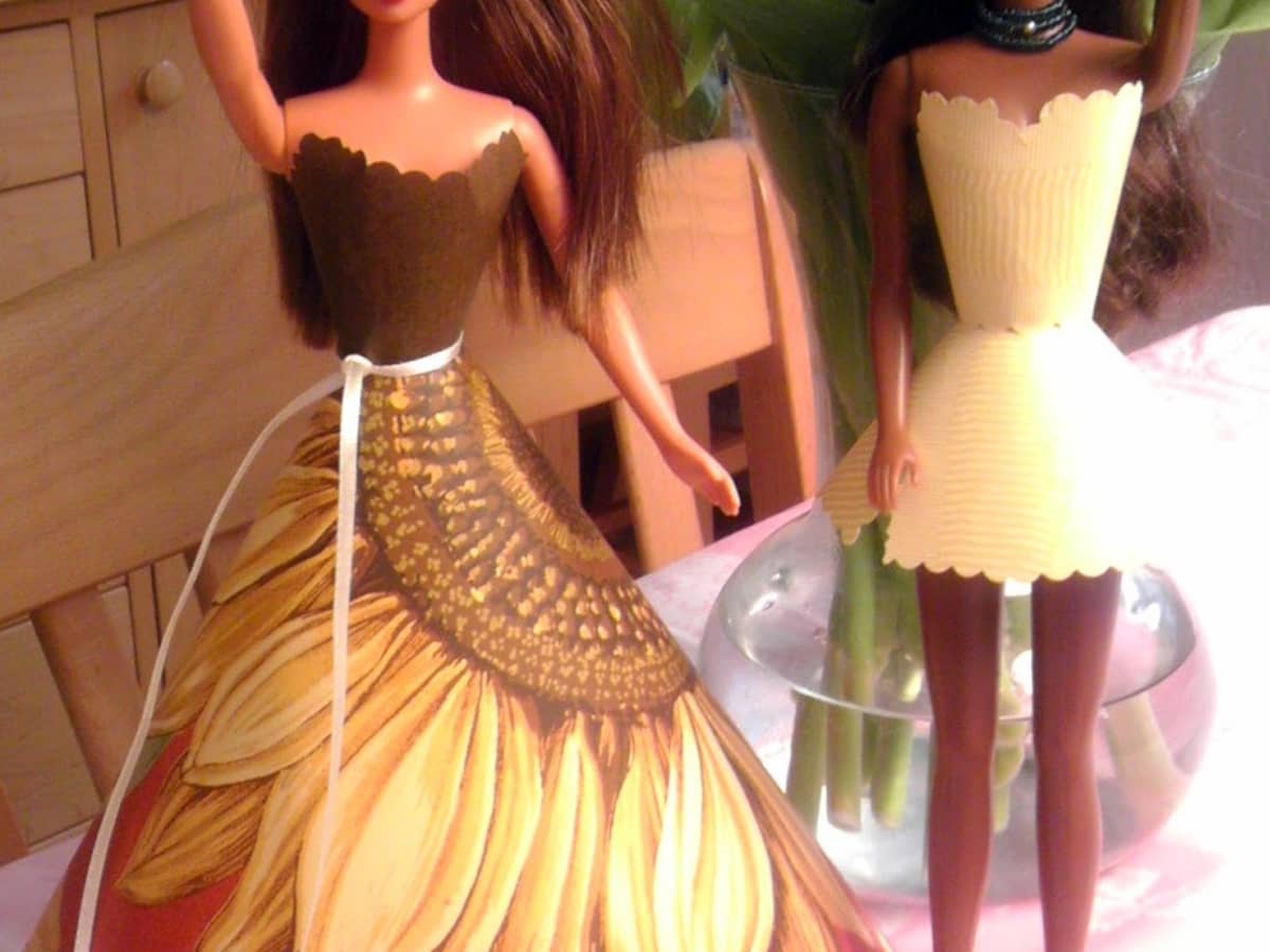 How to Make Custom Clothing for Barbie With Wallpaper (Pattern Included!) -  FeltMagnet