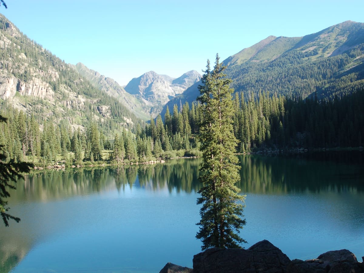 Day Hike to Emerald Lake and Moon Lake 