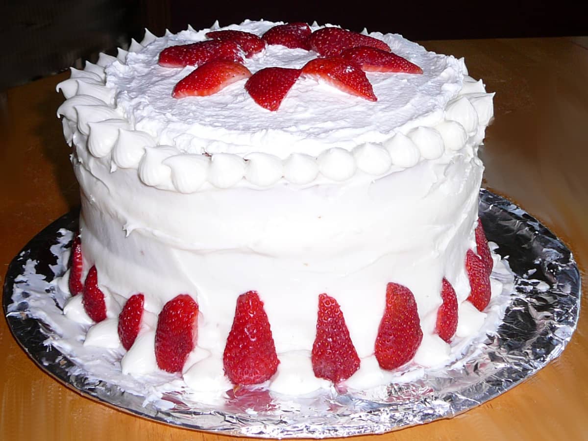 Strawberry Cream Cake - Gonna Want Seconds