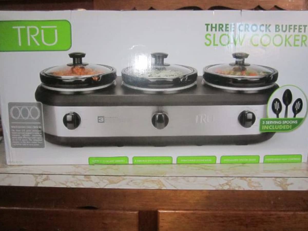 TRU Triple Slow Cooker Crock Pot Buffet Server Set - 3 x 1.5 Quart oval  Inserts