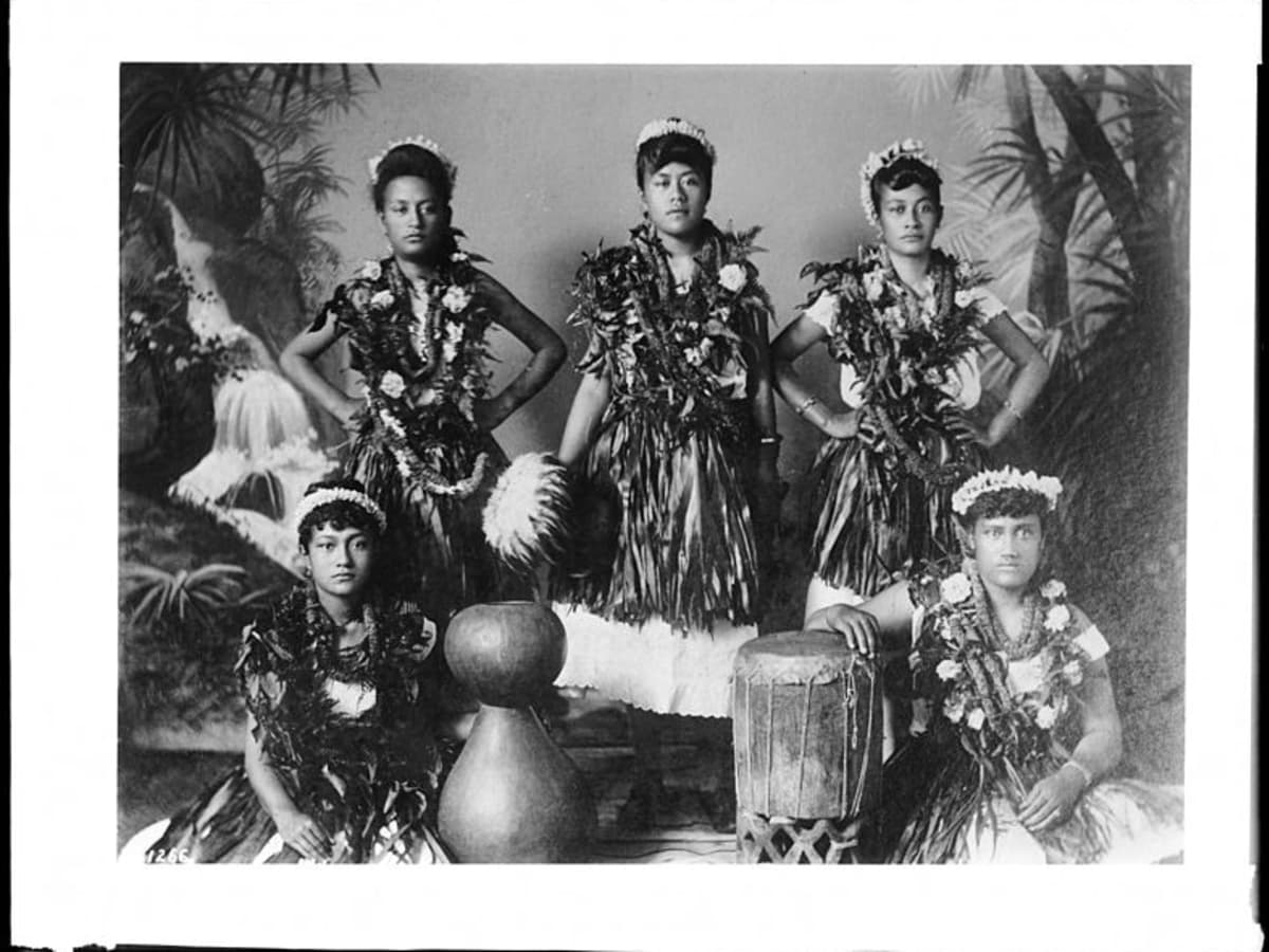 Hawaiian men native Traditional Clothing
