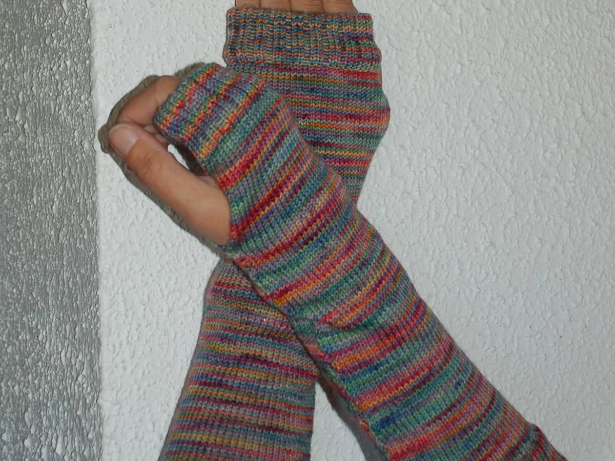 How to Knit Easy Arm Warmers - FeltMagnet