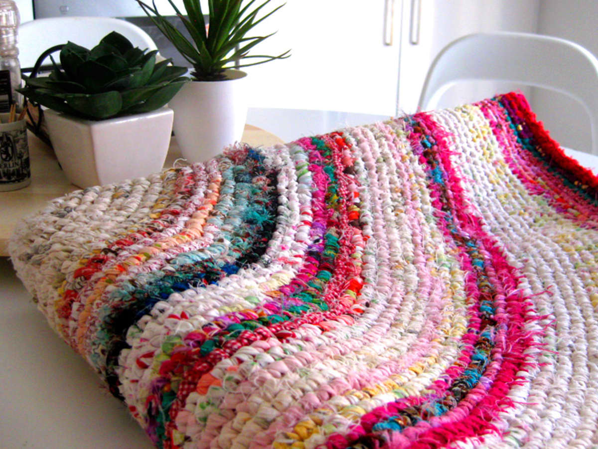 How to Make a Colourful Crochet Rag Rug With Recycled Fabrics - FeltMagnet