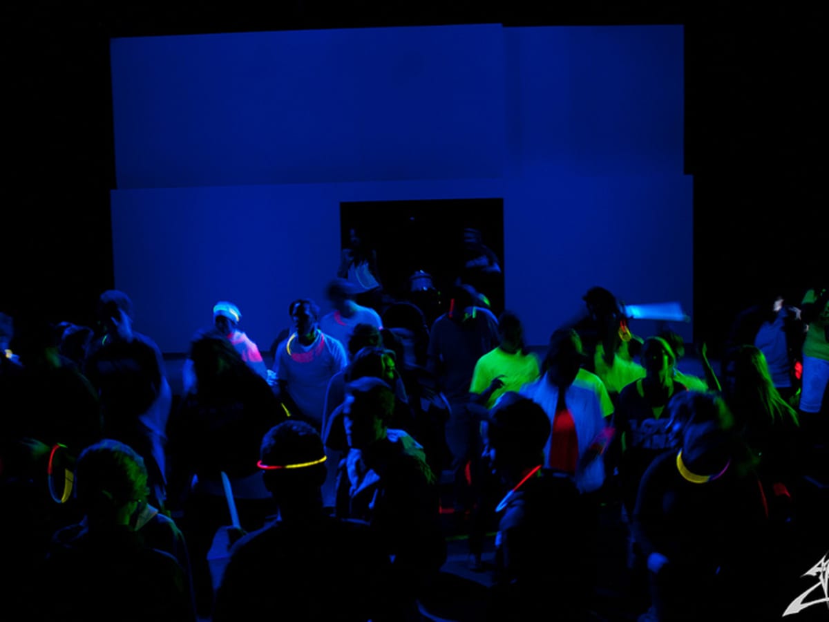 What to Wear to a Black Light Party: Clothes and Accessories