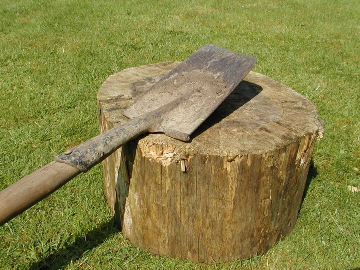 Easy way to Sharpen a knife within a minute, bench grinder hack required 