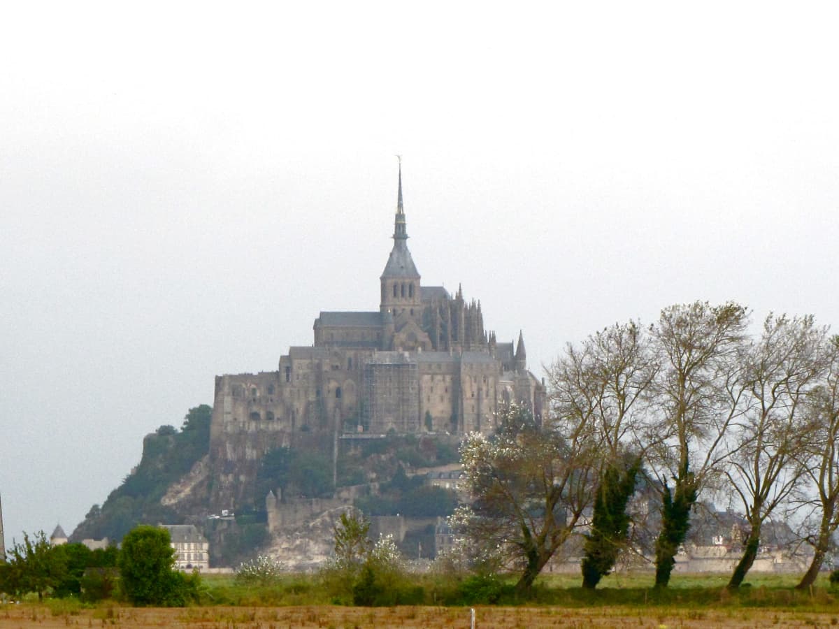 Bayeux to Mont Saint-Michel Day Trip with Admission Ticket 2023
