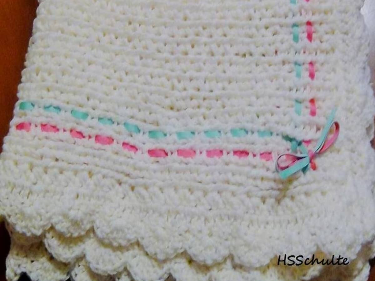 How to Loom Knit a Baby Blanket With Crocheted Edges - FeltMagnet