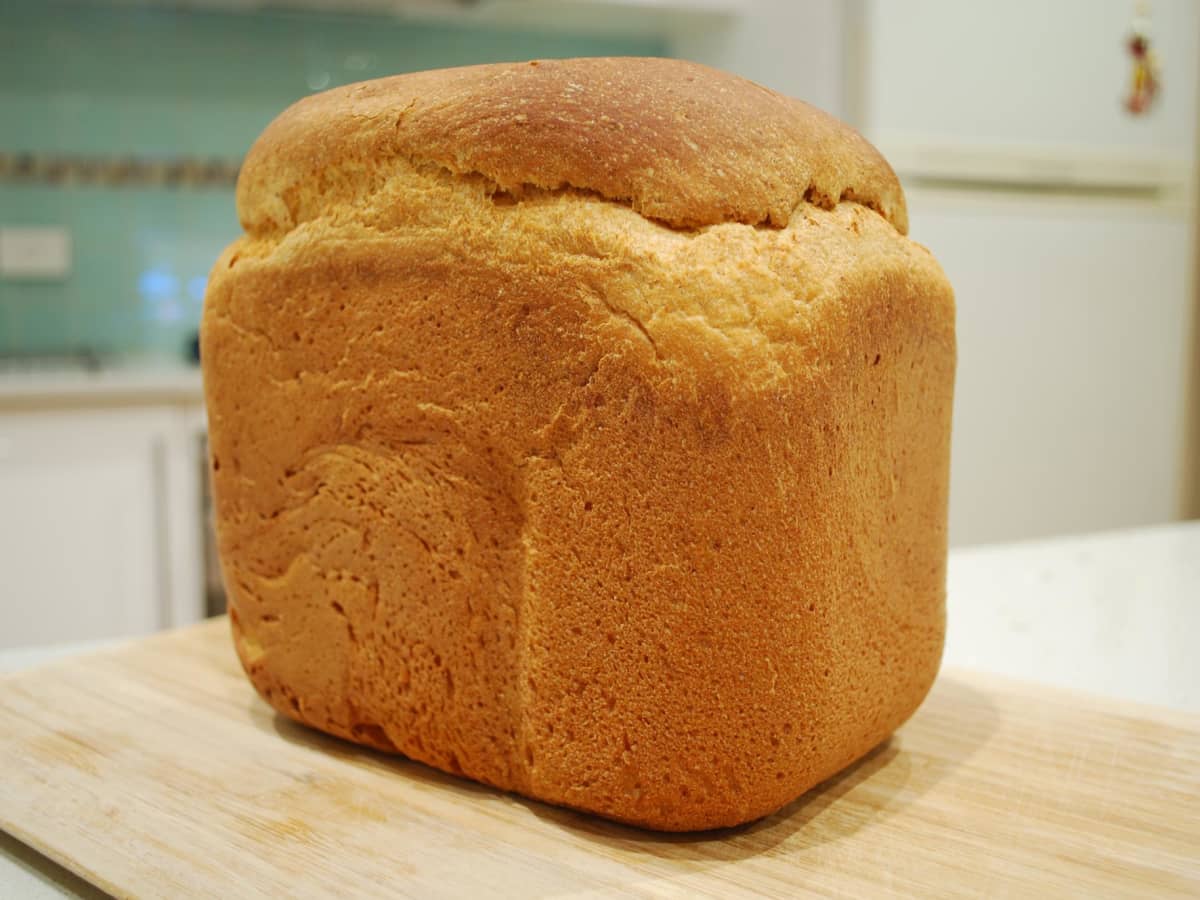 How to make a 2lb white bread loaf in the Hamilton Beach Bread Maker 