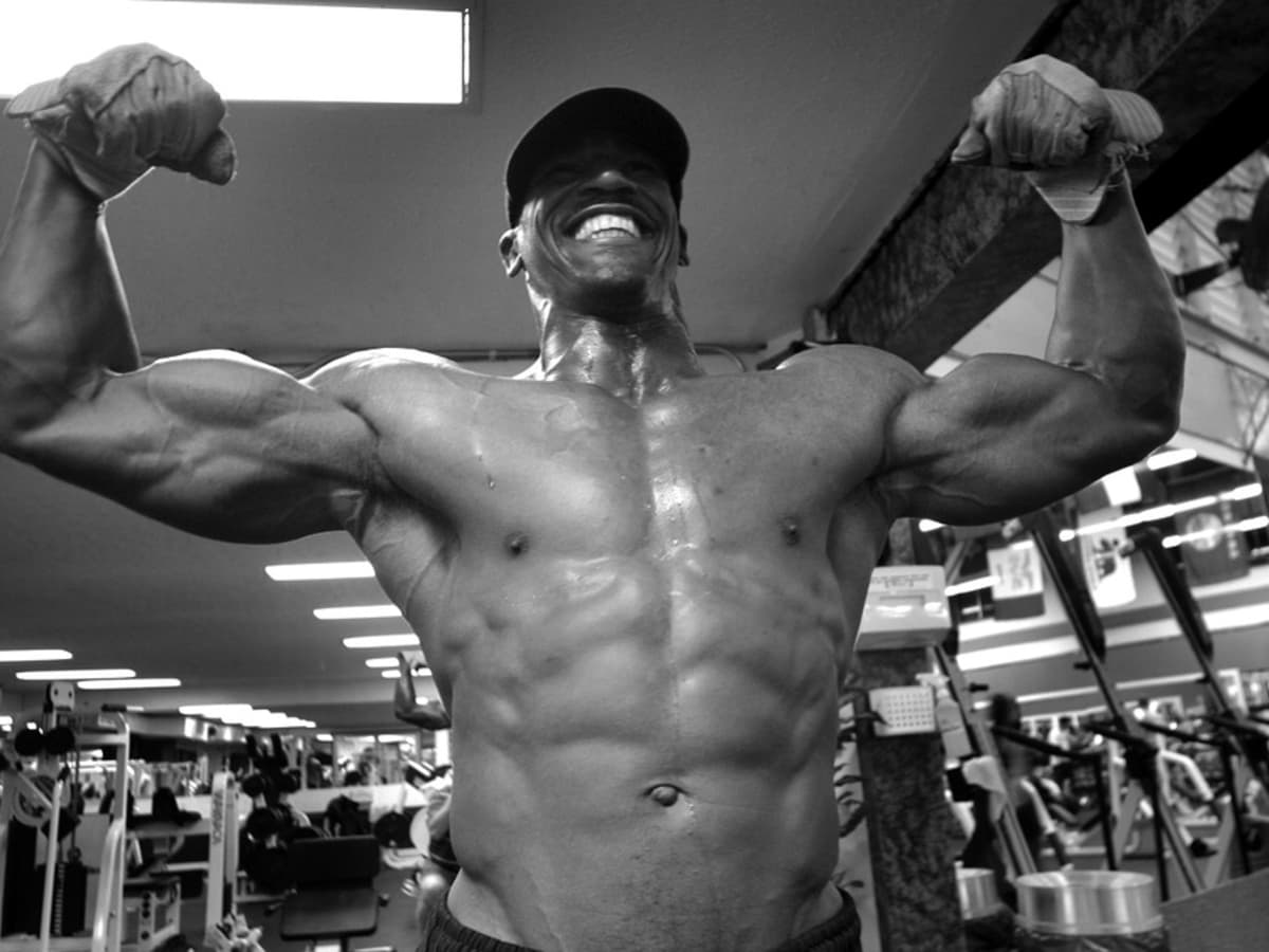 8 Mandatory Bodybuilding Poses (+ 6 More Moves To Impress) - SET FOR SET
