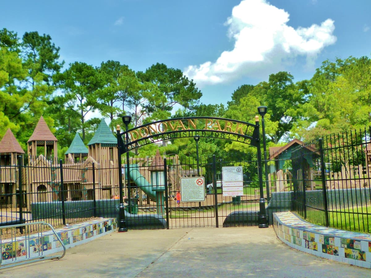 Best Parks in Houston for Picnics, Playgrounds, Recreation & More