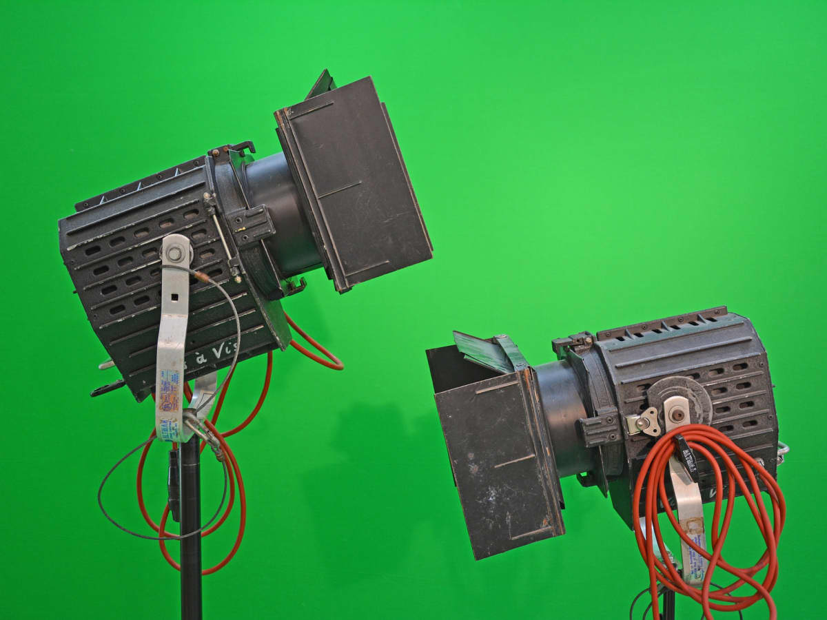 What is chroma key? How do you use a green screen for video?