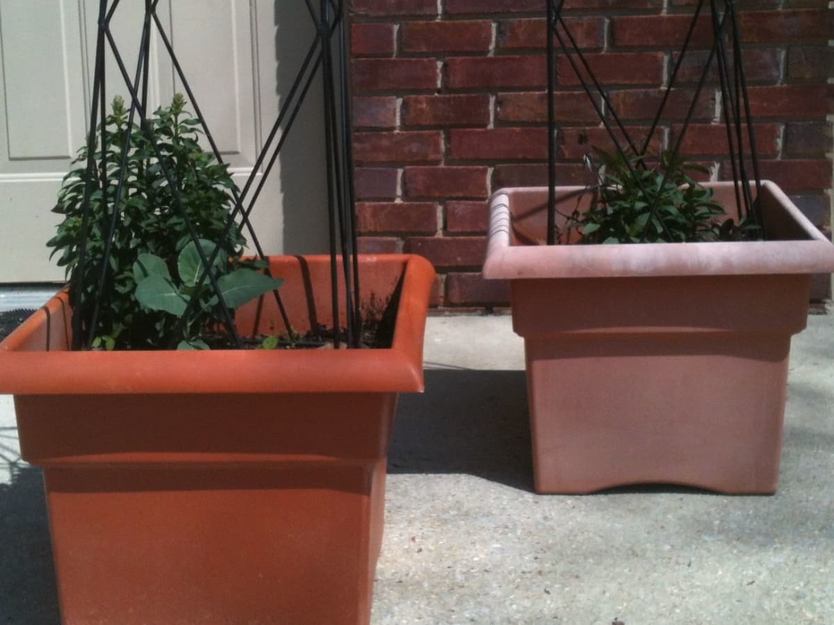 Faded Plastic Pots With Paint, How To Paint Plastic Outdoor Flower Pots