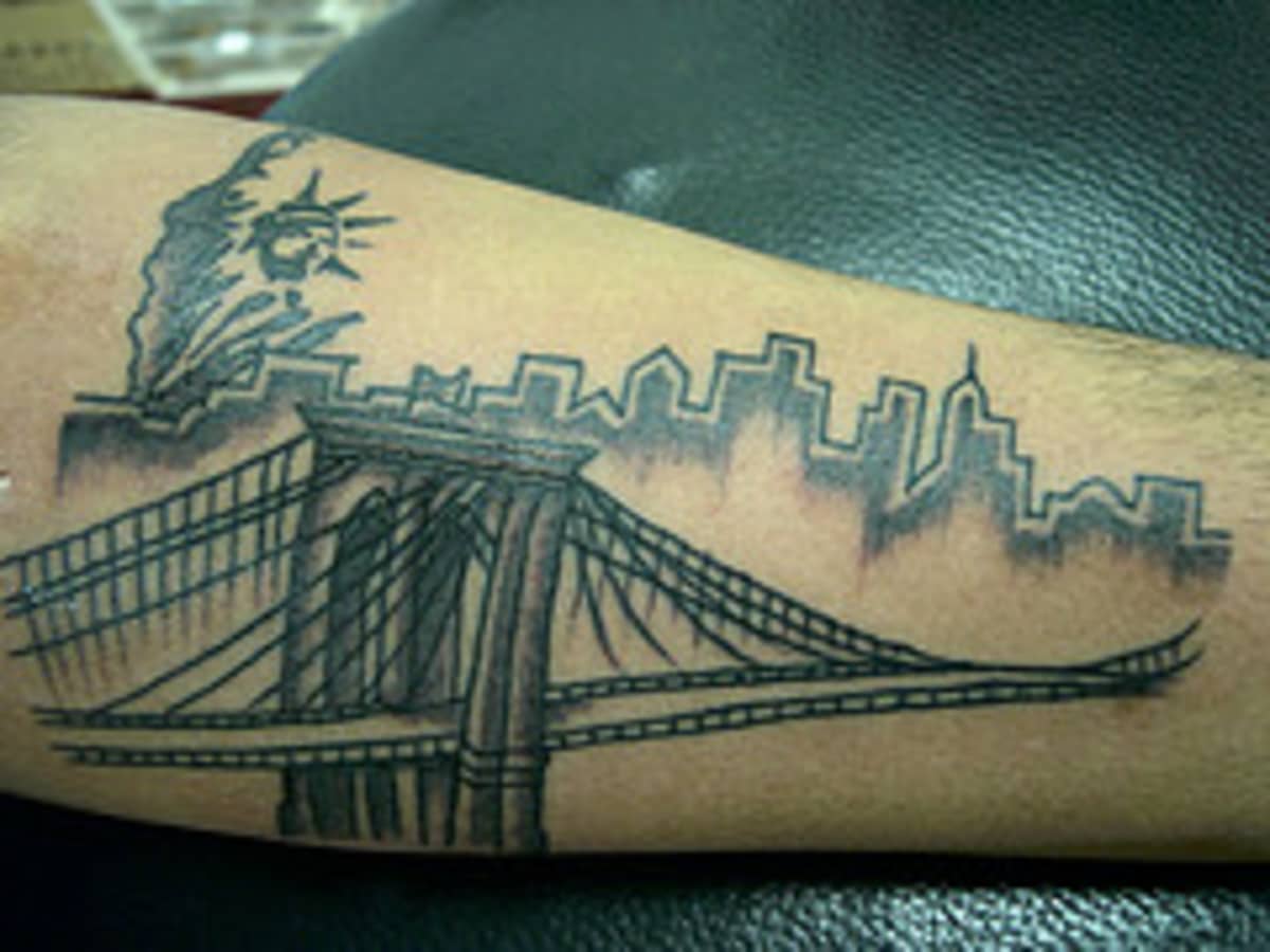 Microrealistic Statue of Liberty tattoo on the hand