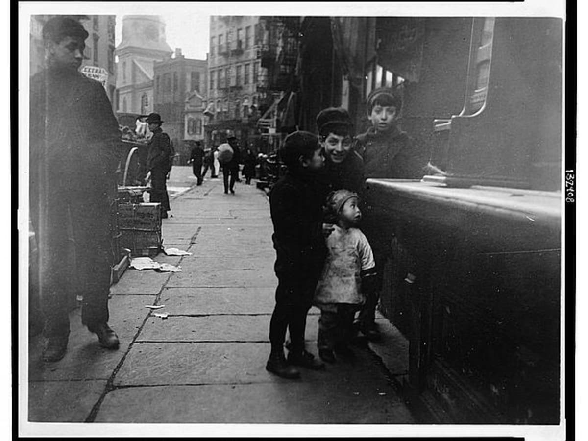 The Doyers Street Tunnel in Chinatown - Untapped New York