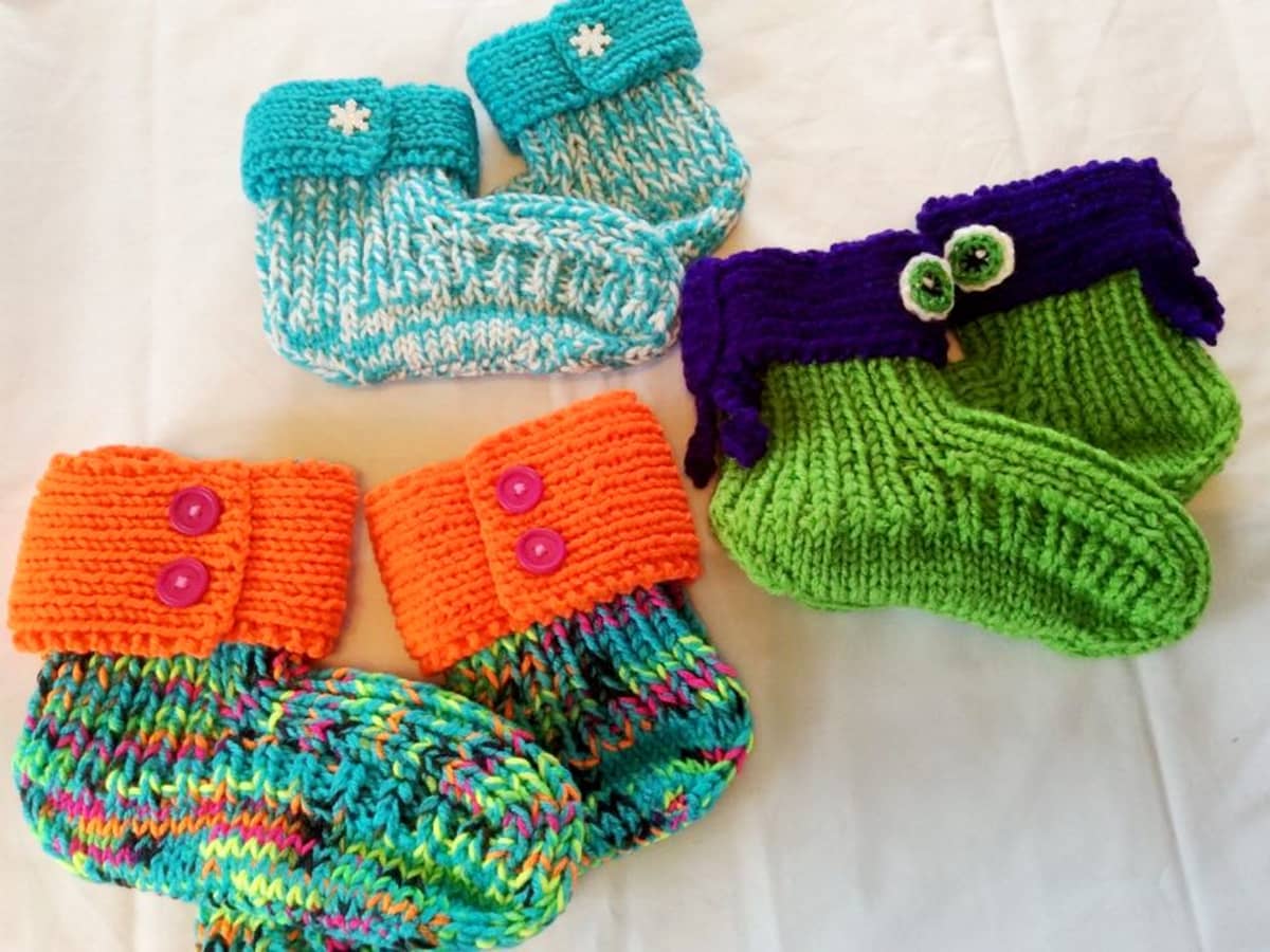 Pros and Cons of Knitting vs. Crochet - FeltMagnet