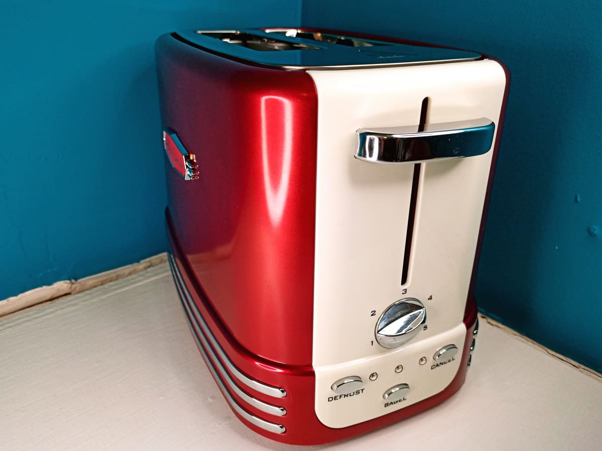 Review of the Nostalgia Retro 2-Slice Toaster - Delishably