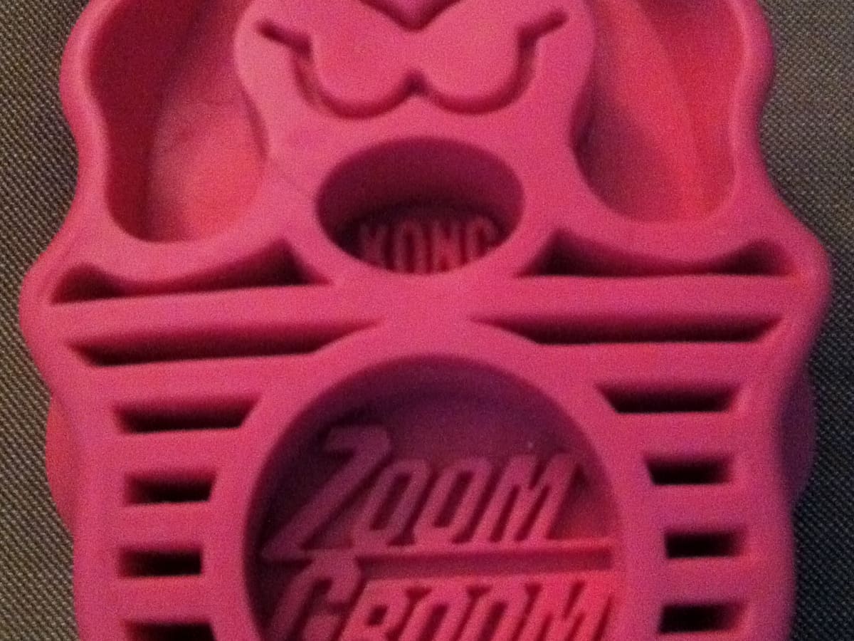 KONG Cat Zoom Groom Brush