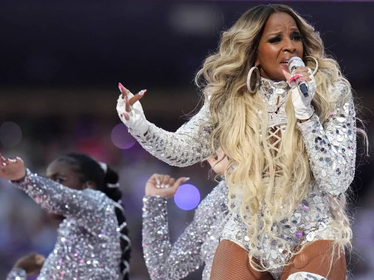 Super Bowl viewers praise Mary J Blige's 'stunning' halftime show