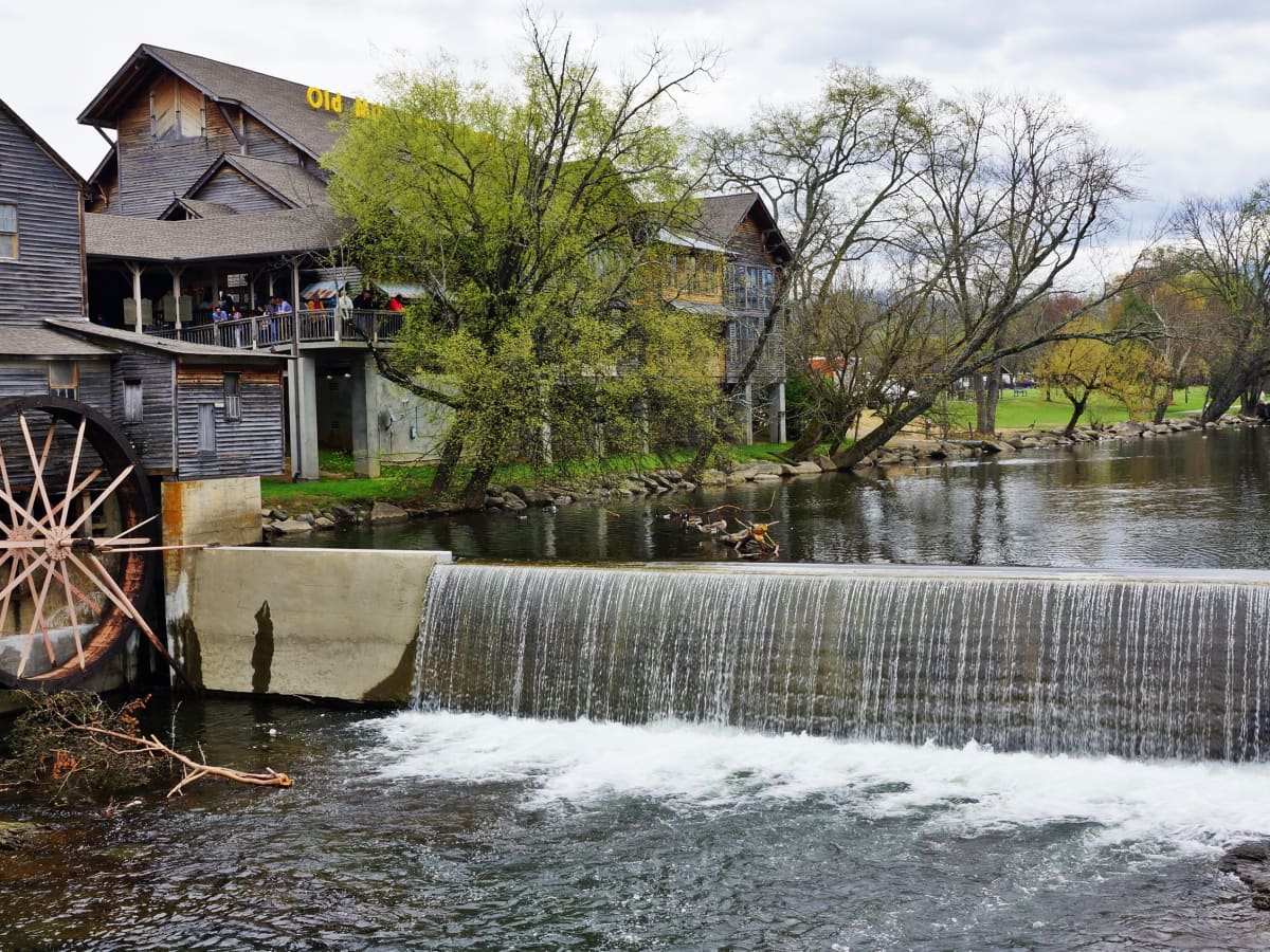 6 Perks of Living in Gatlinburg and Pigeon Forge Year-Round