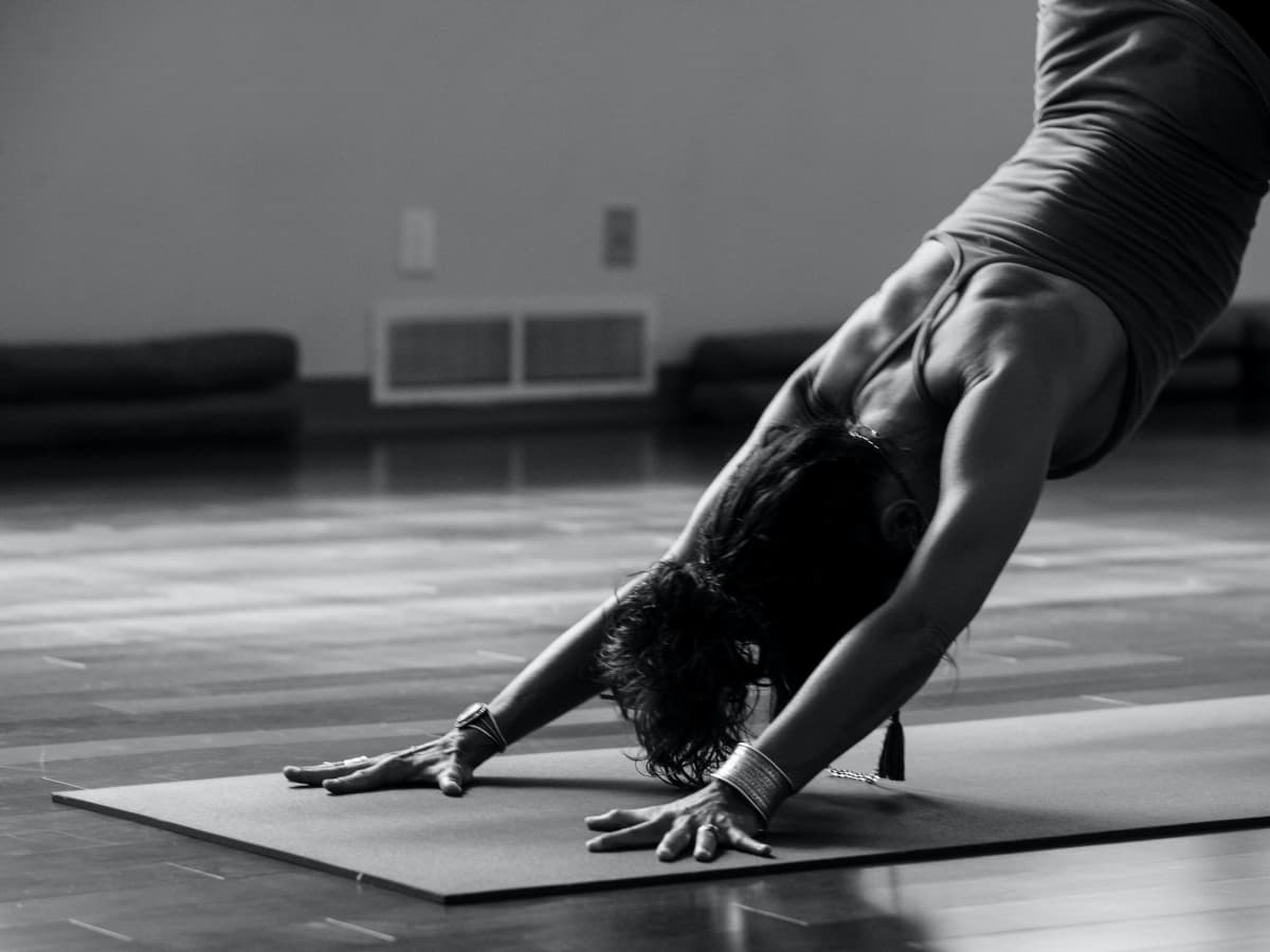 How should a beginner prepare for a hot yoga class? - Quora