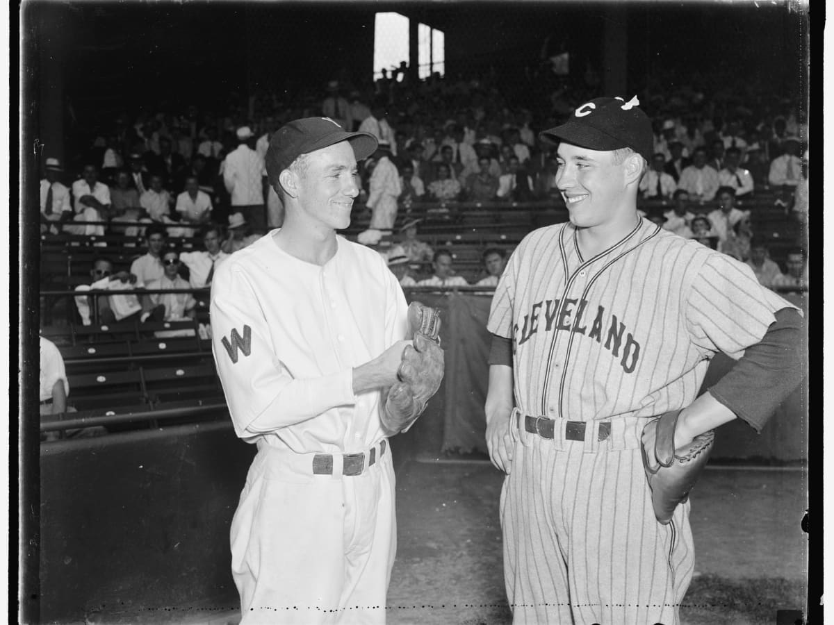 BOB FELLER* *HOF* and JOHNNY SAIN * / INDIANS - 8 x 10