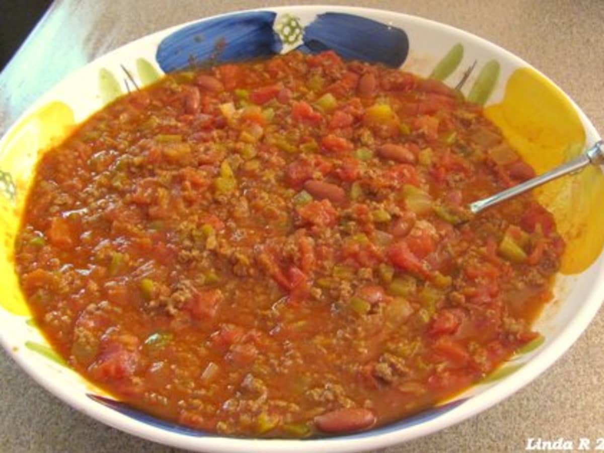 https://images.saymedia-content.com/.image/ar_4:3%2Cc_fill%2Ccs_srgb%2Cfl_progressive%2Cq_auto:eco%2Cw_1200/MTgzNTY4Nzg1MzA1ODM4NjMw/my-mouthwatering-chili-recipe.jpg