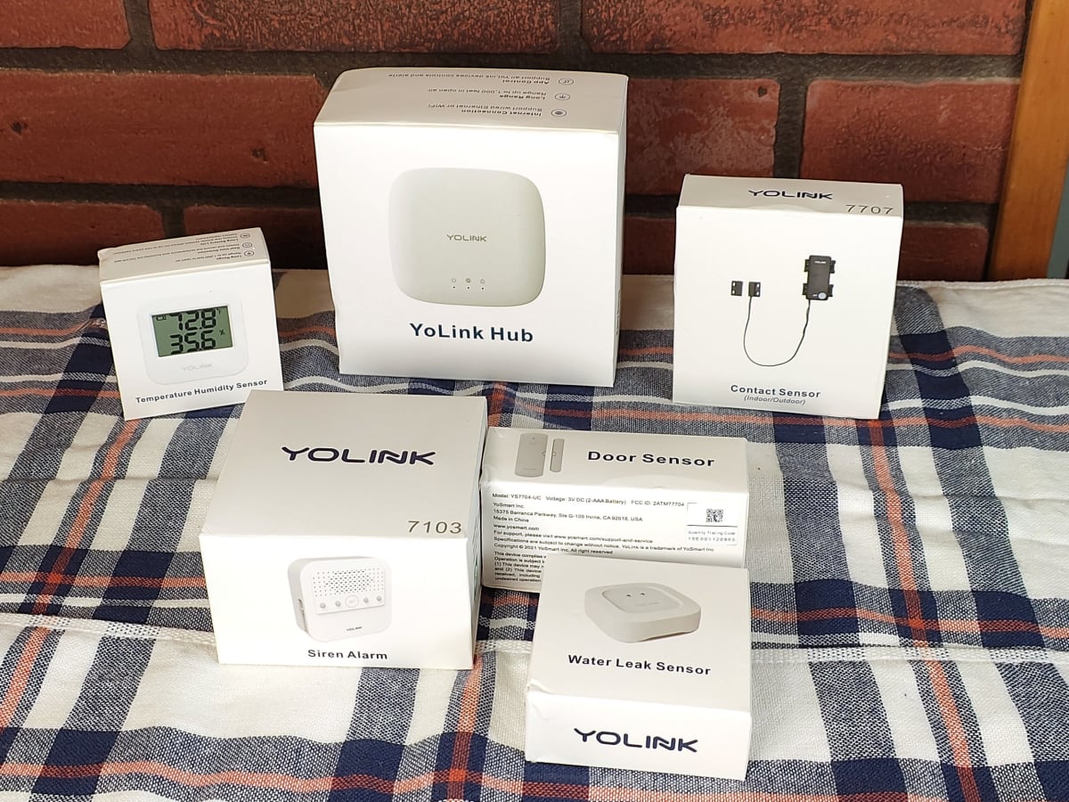 Unboxing & Configuration of Wifi Smart Temperature Humidity Sensor