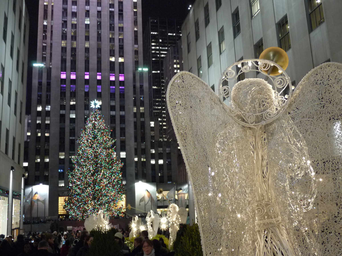 New York's Rockefeller Center at Christmas is a mess