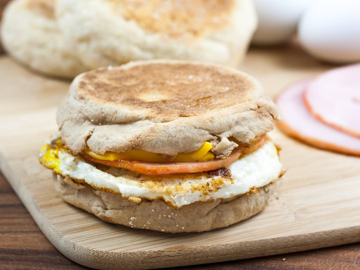 I LOVE Hamilton Beach Breakfast Sandwich Maker with Egg Cooler Makes Great  McDonald's Egg McMuffin 