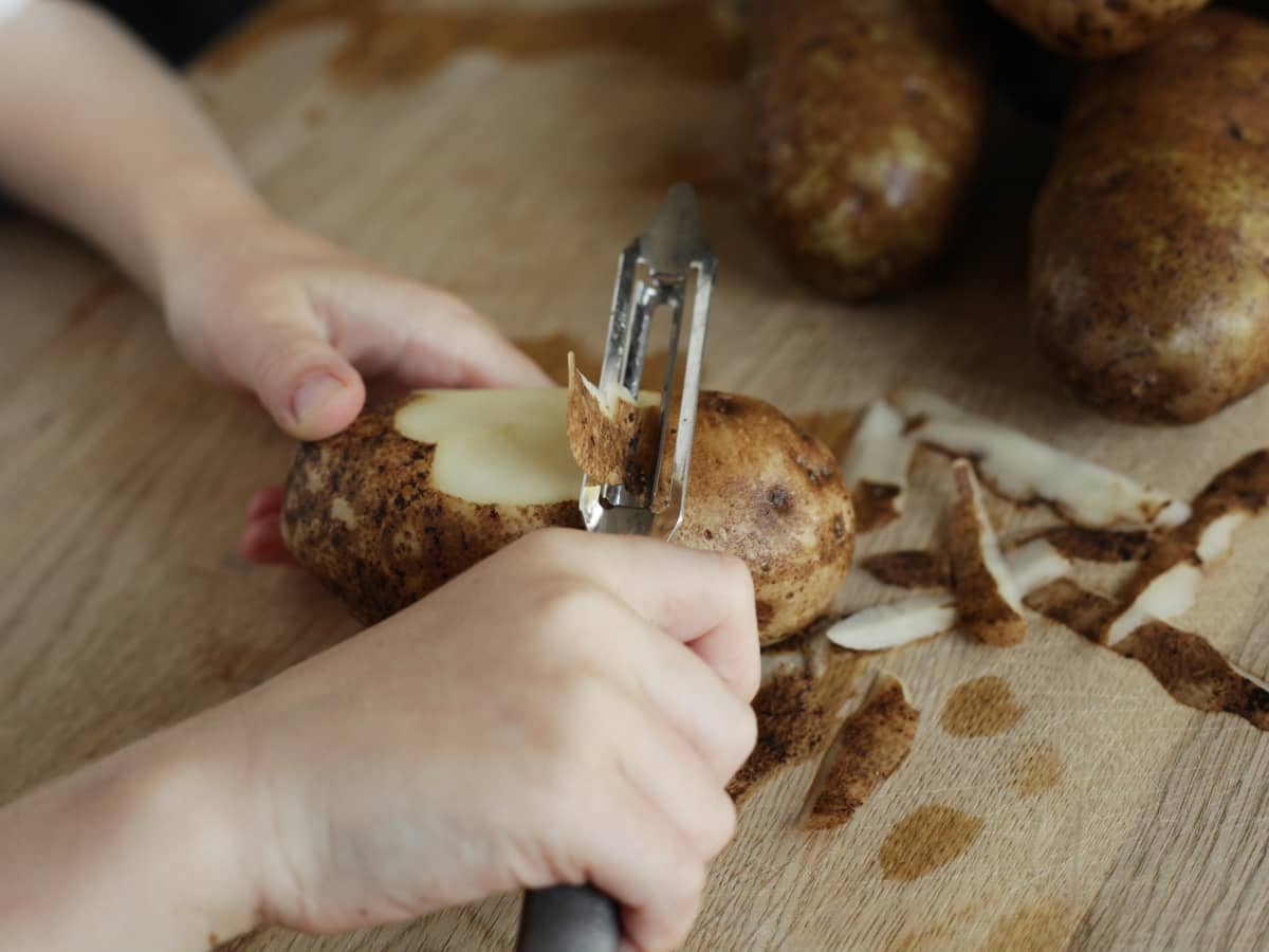 Cutco Peeler  How to Peel Potatoes 