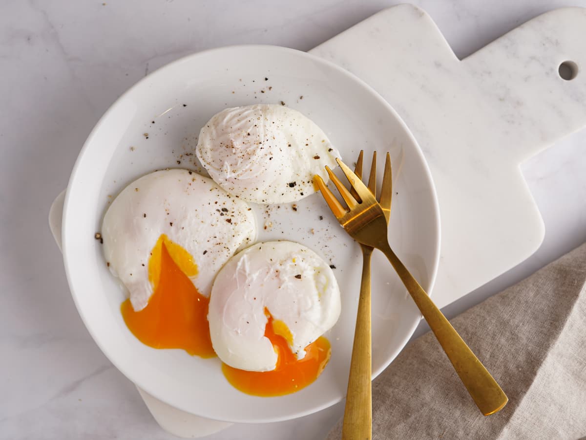 How to Fry Perfect Sunny-Side Up Eggs Every Time - Delishably