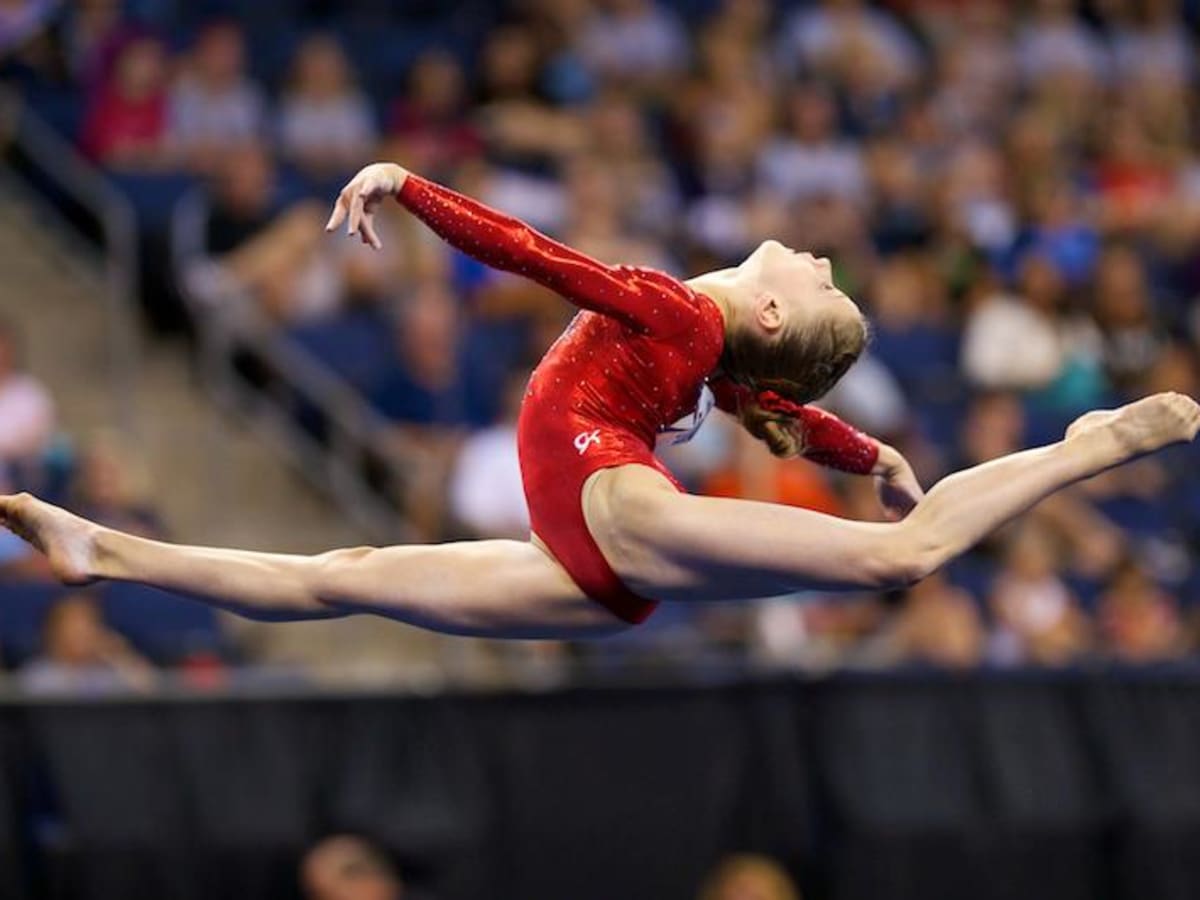 Gymnastic. Рыжая гимнастка. Гимнастика вид спорта. Веселые гимнасты. Мексиканка в художественной гимнастике.