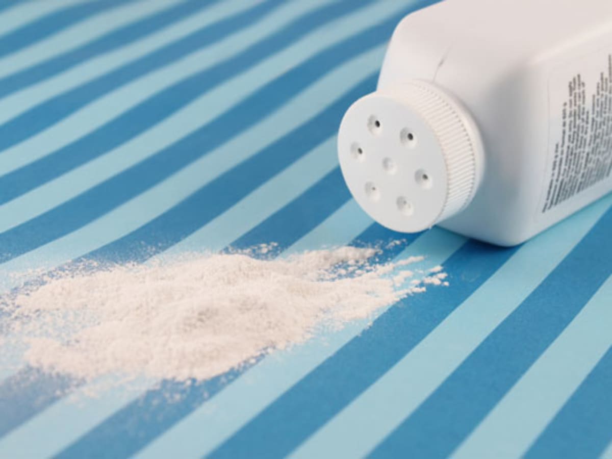 baby powder on armpits