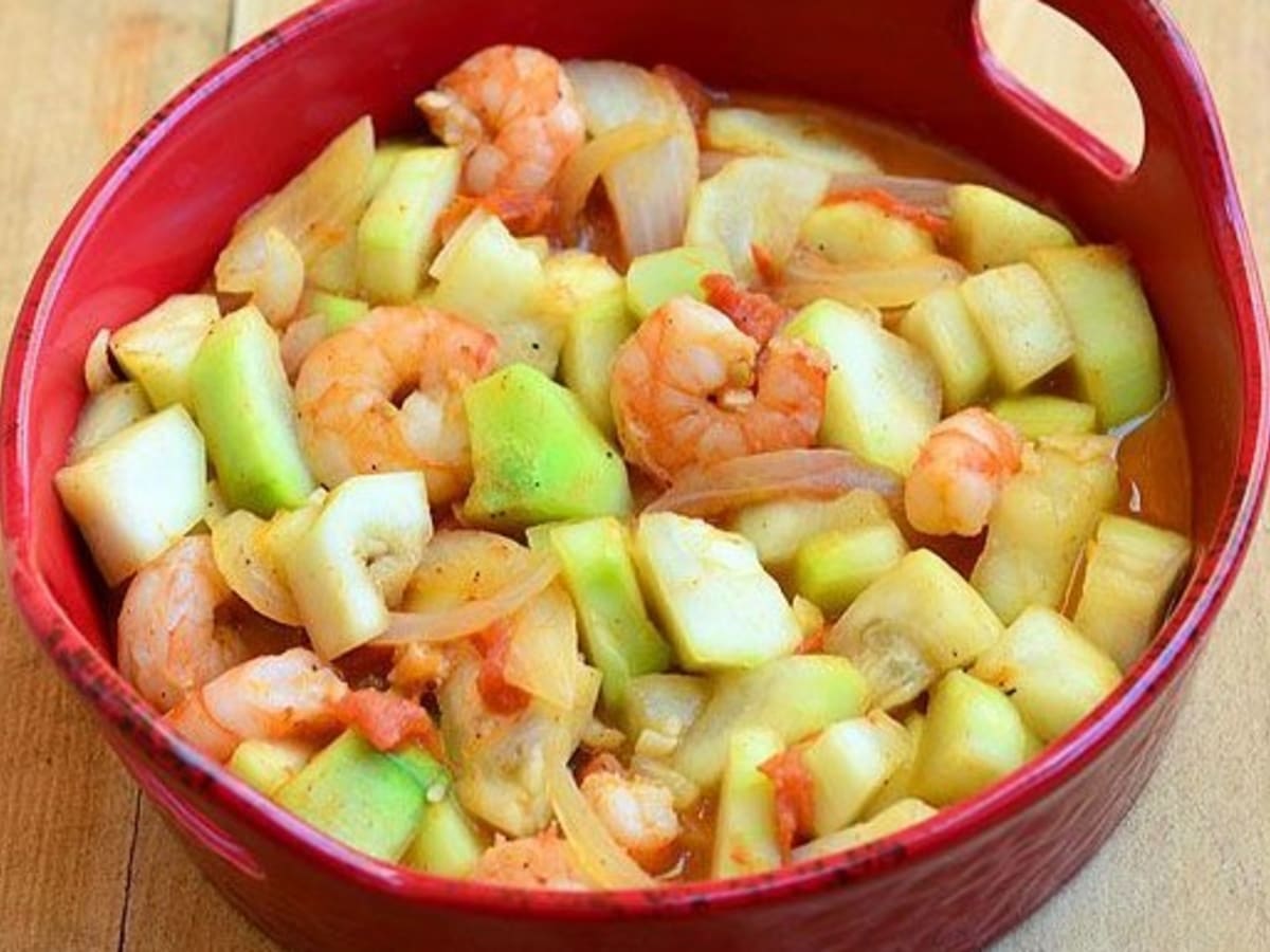 Filipino Stir Fried Upo Squash And Prawns With Bagoong Shrimp Paste Delishably Food And Drink