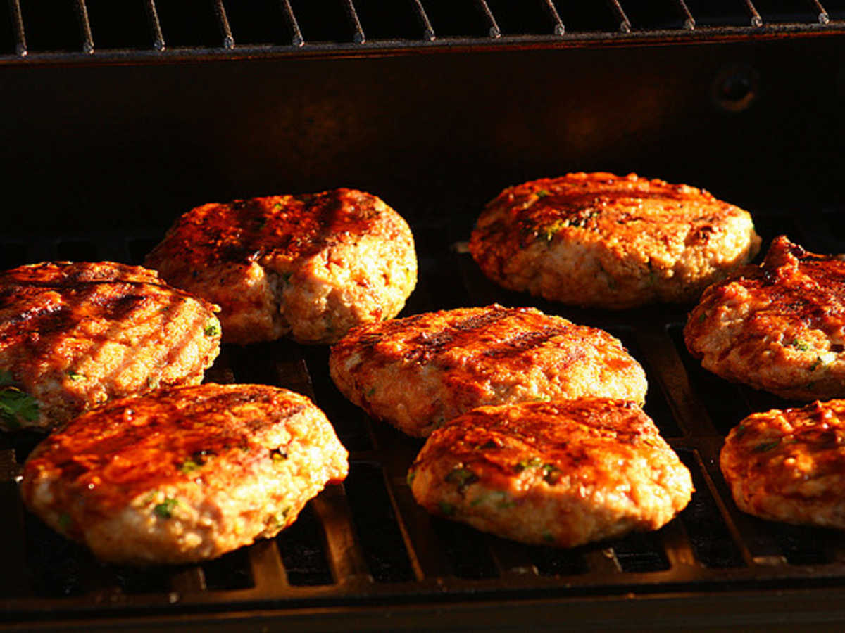 Rachael Ray Burger Bonanza Chicken Burgers Turkey Burgers Salmon Burgers Tuna Burgers And Vegetarian Burgers Hubpages