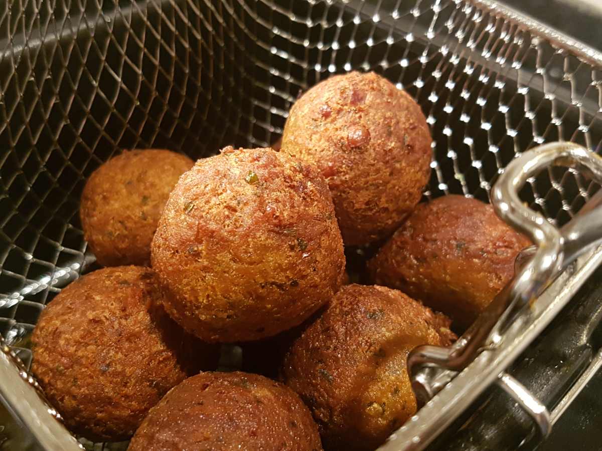 Easy Falafel Recipe Using Canned Chickpeas Delishably Food And Drink