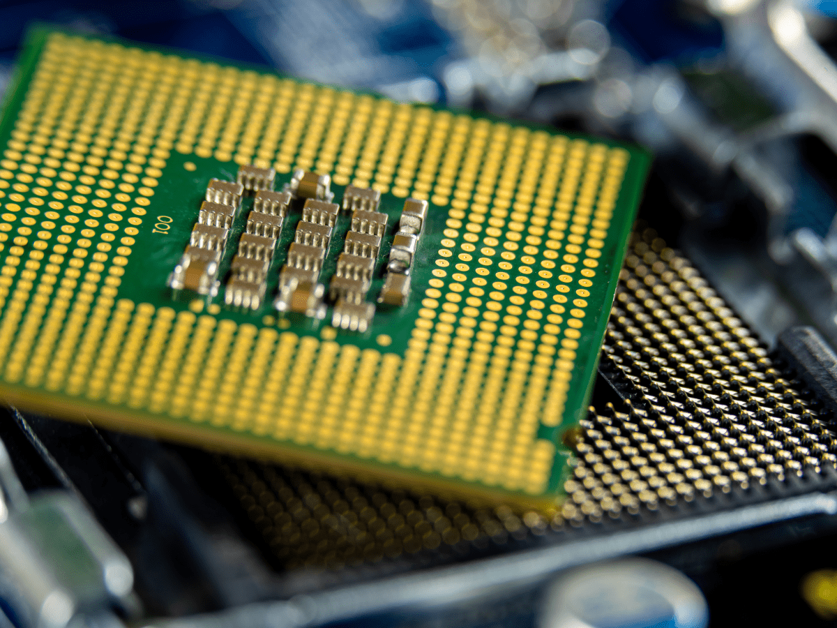 What is a CPU (Central Processing Unit)?