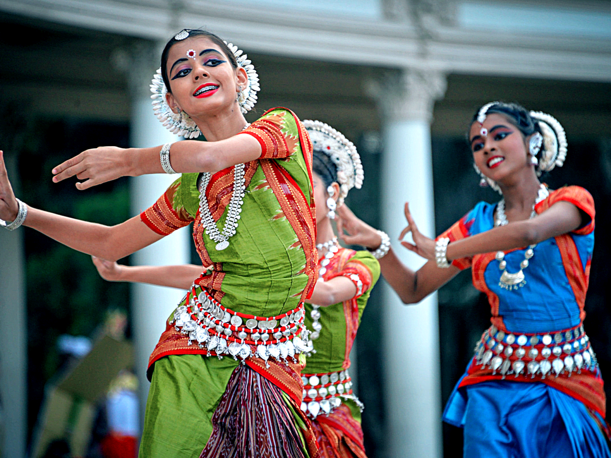 100 Best Bollywood Dance Songs For Parties