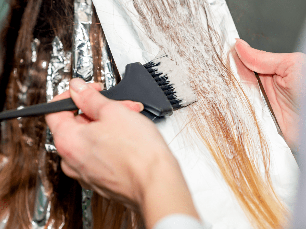 How to Highlight and Colour Your Hair at Home Using Foils - Bellatory