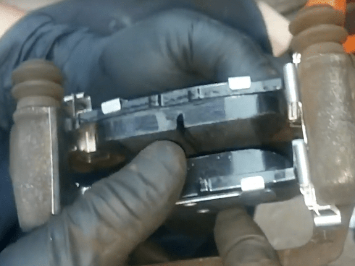 Toyota Highlander Rear Brake Service Pad And Rotor Replacement With Video Axleaddict