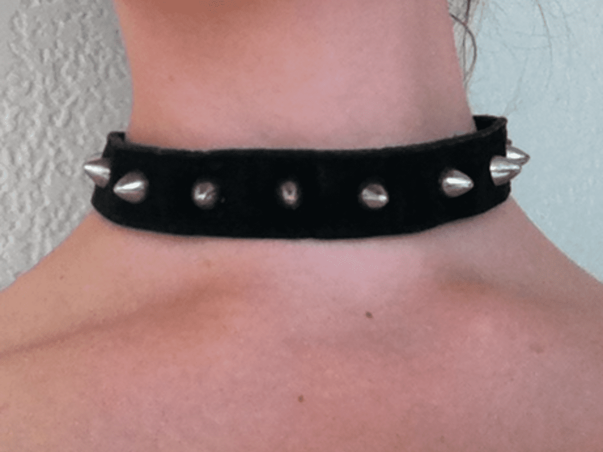 Chokers sales and collars