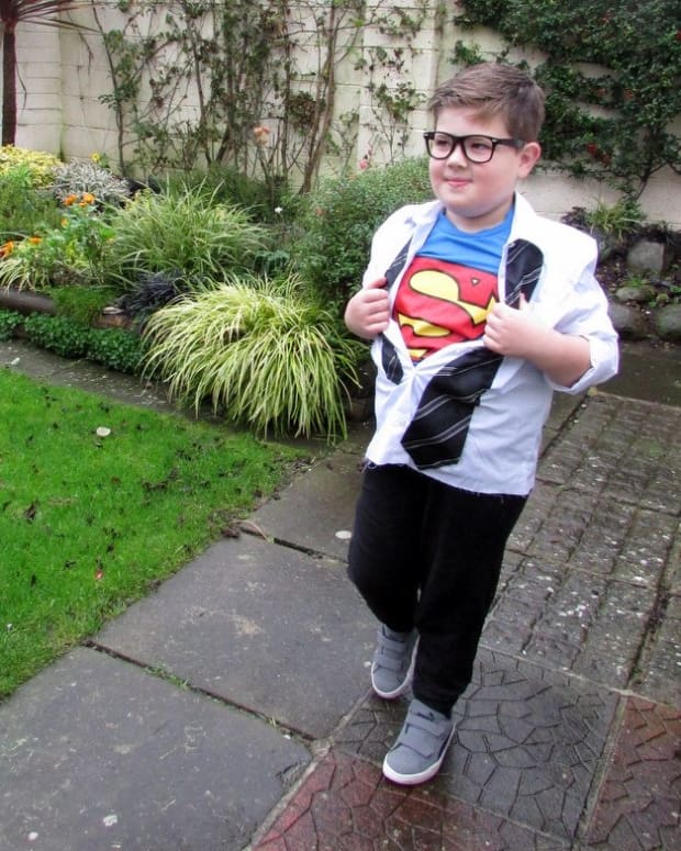 halloween-diy-ideas-how-to-make-halloween-costumes-for-the-kids-superman-clark-kent-for-trickor-treating-homemade