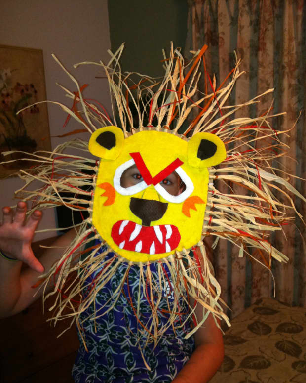 fun-family-crafts-making-an-african-lion-mask