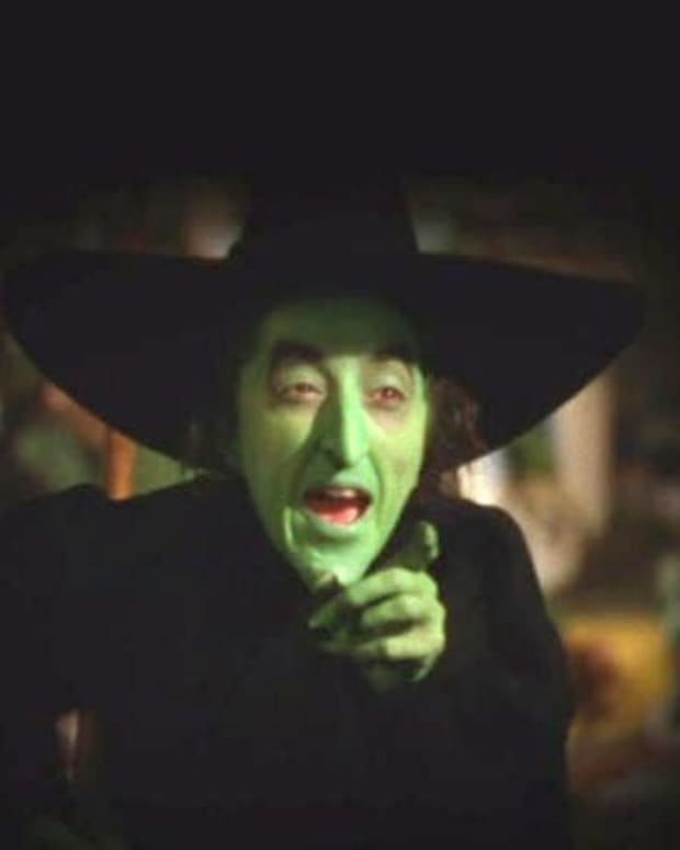 traditions-of-holiday-history-why-is-the-halloween-witchs-face-green