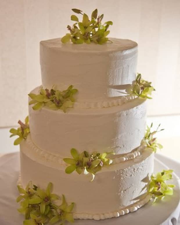 brides-wedding-cake-frosting