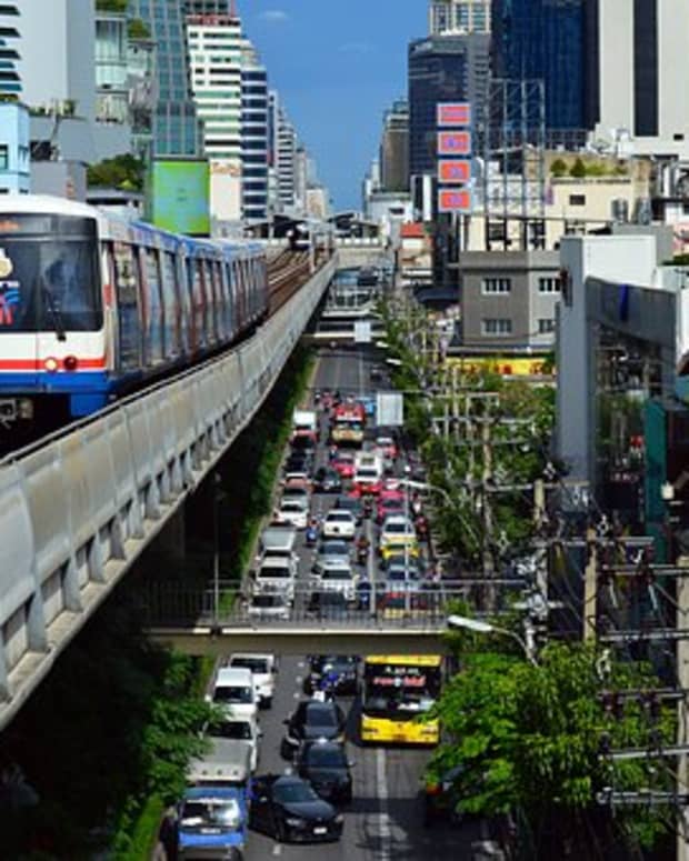 mass-transit-in-bangkok-pros-and-cons-of-taking-the-skytrain