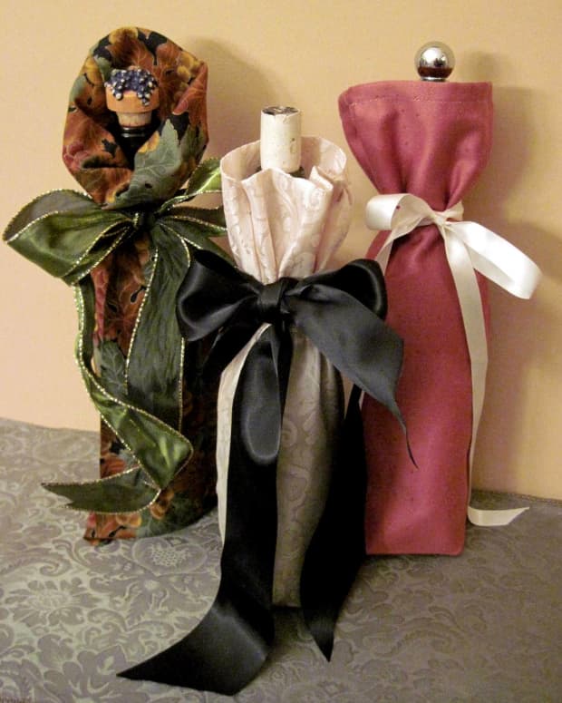 10-steps-to-making-a-fabric-wine-bag-holiday-gift-idea