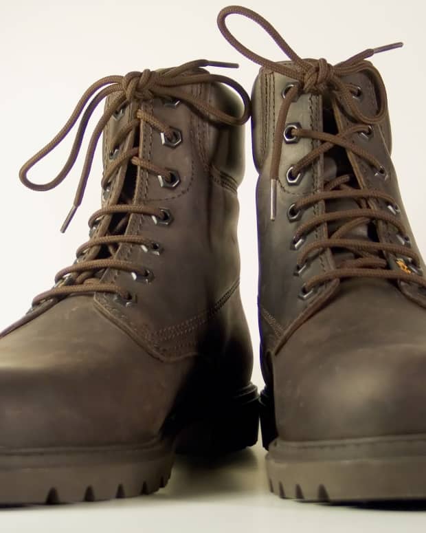 using-shoe-polish-to-change-the-color-of-your-boots