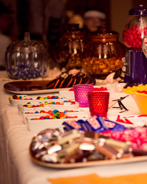 have-a-candy-bar-at-your-wedding