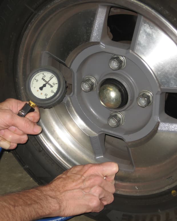 checking-tire-pressures-aftermarket-wheels
